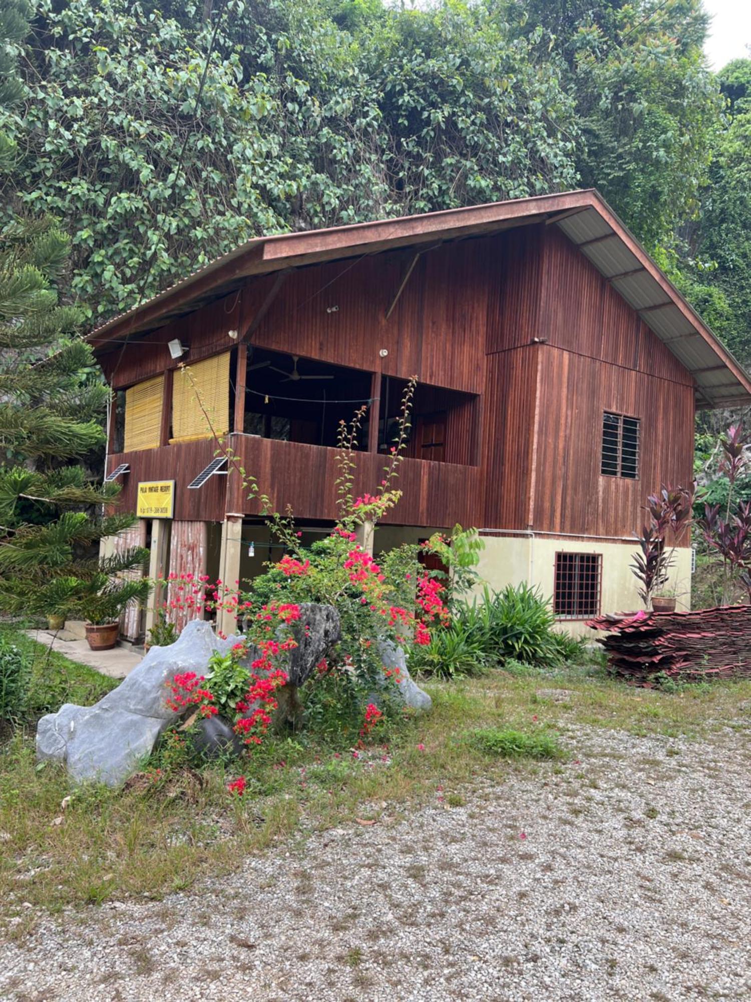 Country House Pulai Holiday Village Gua Musang Buitenkant foto